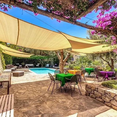 Villa Sleeps 8 With Pool And Air Con