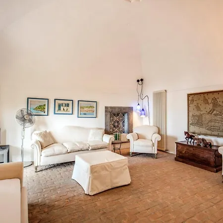 Villa Sleeps 8 With Pool And Air Con