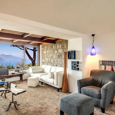Sleeps 8 With Pool And Air Con Villa Termini
