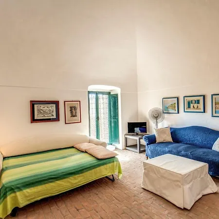 Sleeps 8 With Pool And Air Con