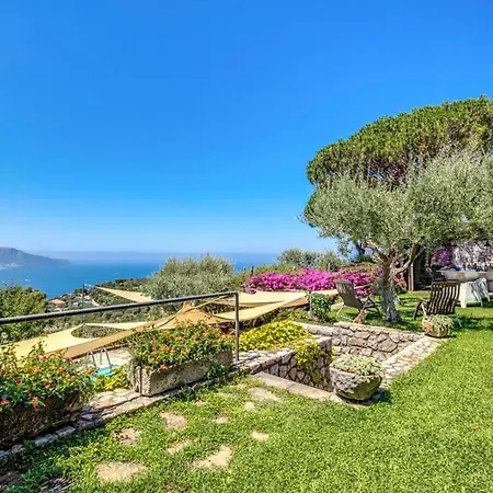 Villa Sleeps 8 With Pool And Air Con