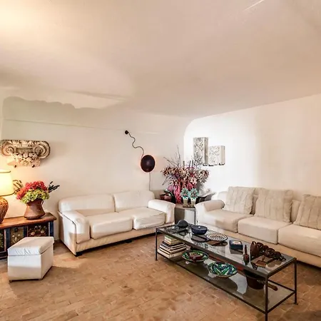 Sleeps 8 With Pool And Air Con *